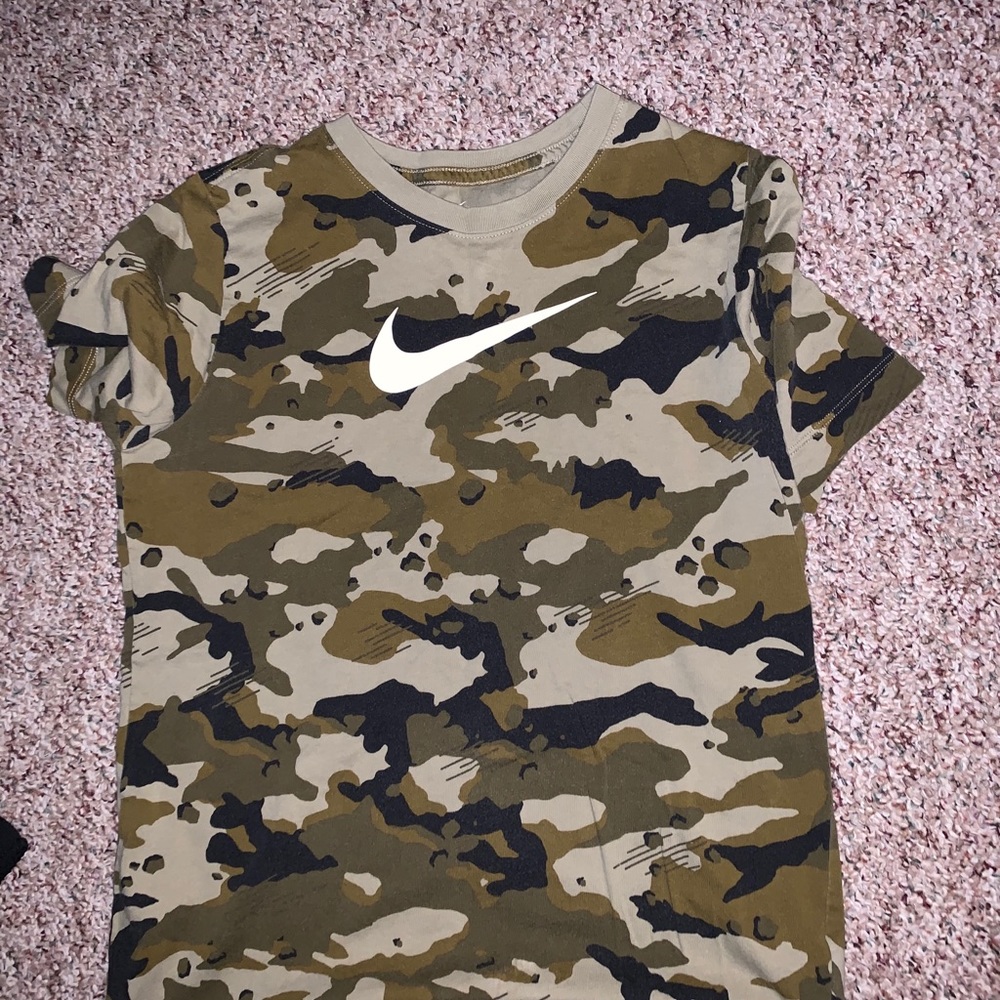 Youth Nike top